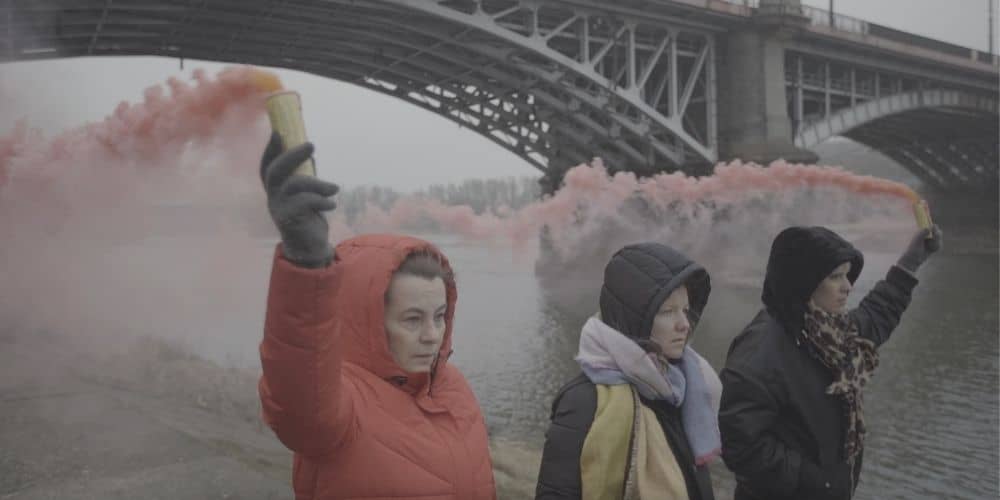 5 Pills Away, a film by Karolina Domaglaska