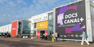 Sunny Sideof the Doc La Rochelle Pavillion