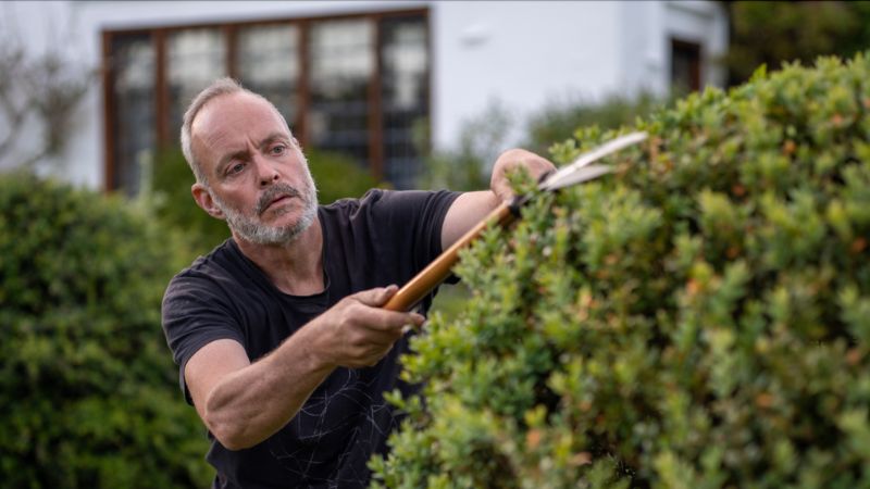 The gardener, the Buddhist & the Spy Håvard Bustnes